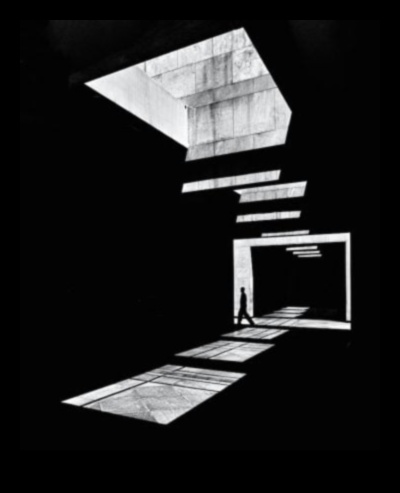 Līnijas un ēnas: Arhitektūras fotogrāfijas mākslinieciskums