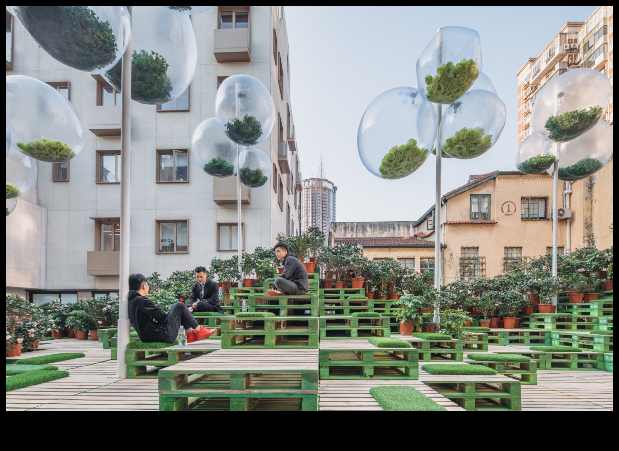 Ziedošie zīmējumi Pilsētas arhitektūras skaistuma tveršanā 2 Ziedēšanas zīmējumi: Pilsētas skaistuma tveršana arhitektūras brīnumos