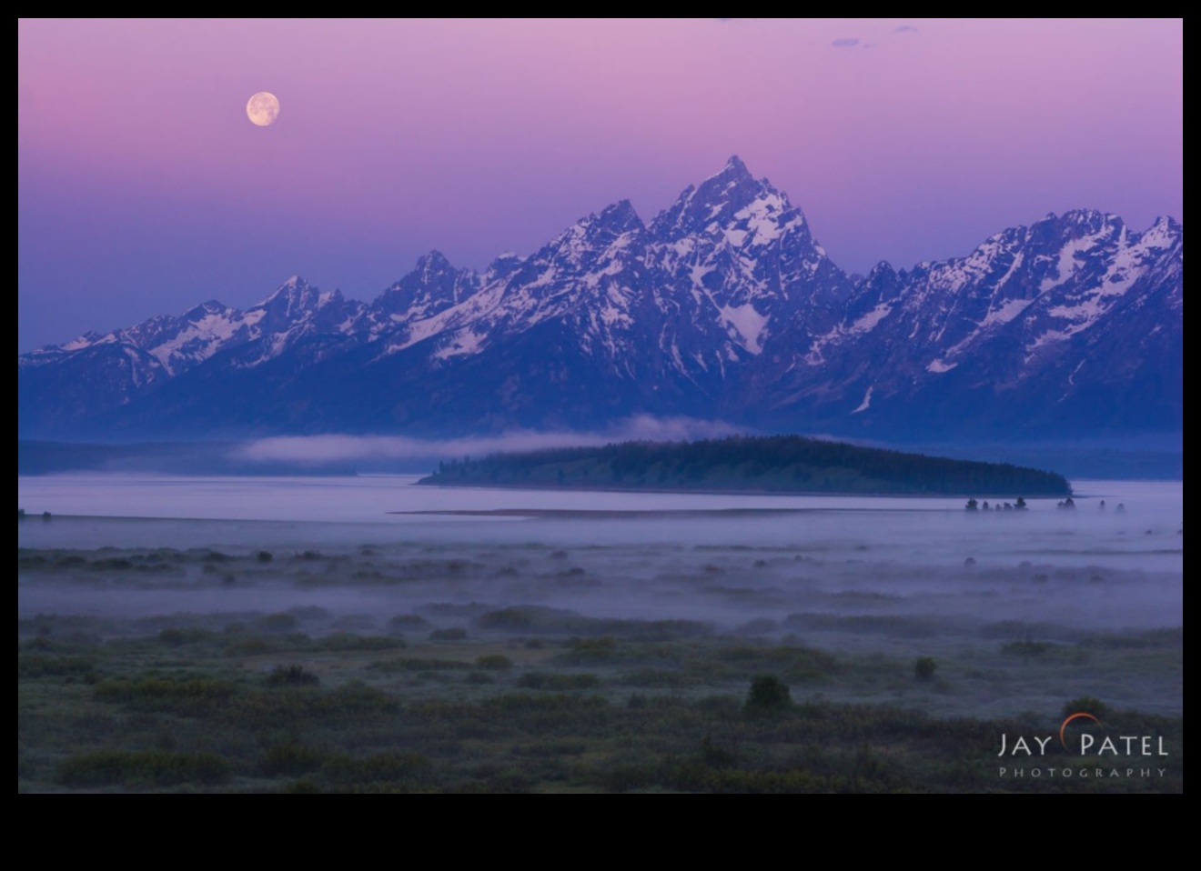 Mēness ainavas: Mēness majestātiskā reljefa fotografēšanas metožu apgūšana