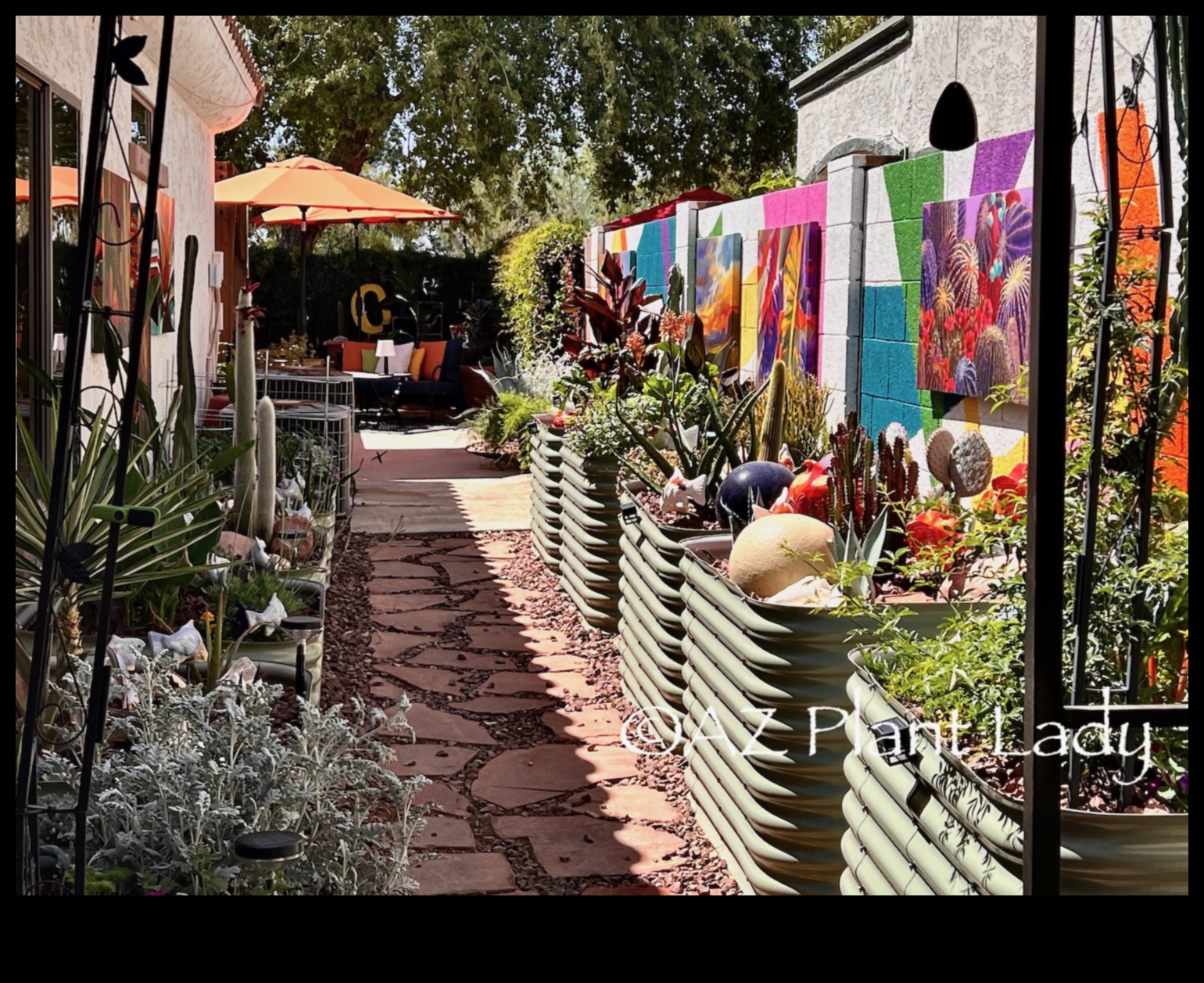 Krāsu audekls: piepildiet savu dārzu ar māksliniecisku noskaņu