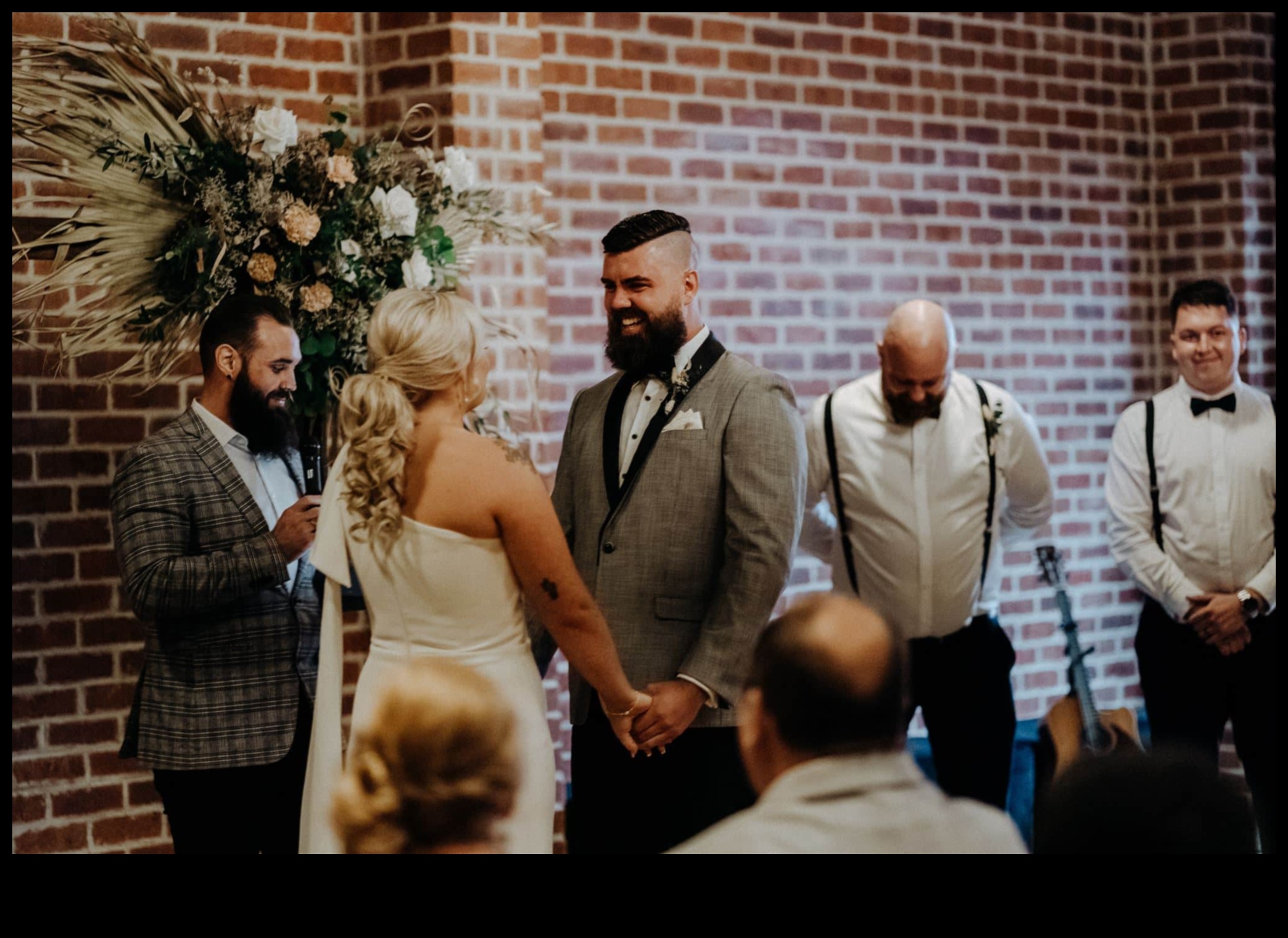 Mūžīgā savienība: iespaidīga kāzu ceremonija