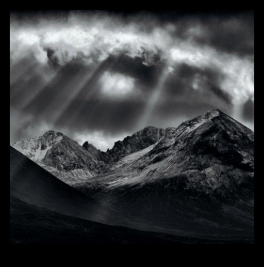 Monohromatiskā maģija: melnbaltās mākslas apguve