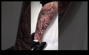 Tintes hronikas: stāsti, kas veidoti treknrakstā paziņojuma tetovējumos