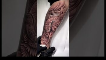 Tintes hronikas: stāsti, kas veidoti treknrakstā paziņojuma tetovējumos