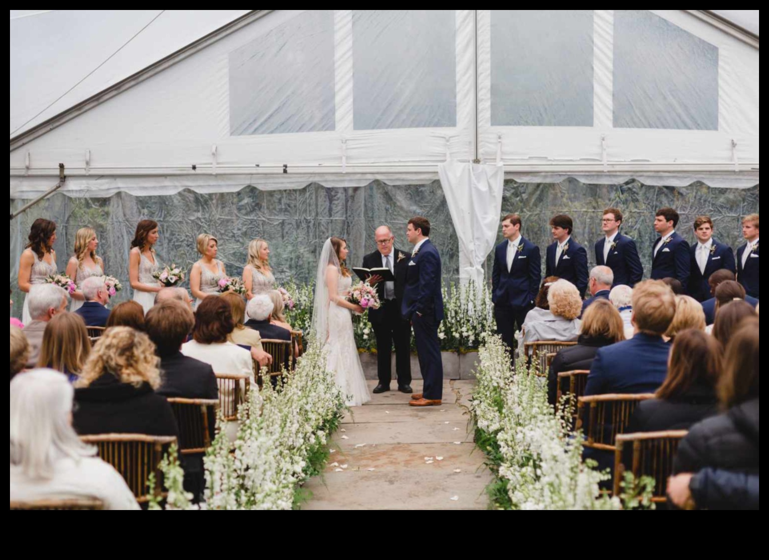 Mūžīgā savienība: iespaidīga kāzu ceremonija